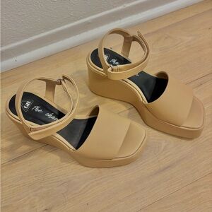 Gianni Bini Tan Wedge Shoes with Modern Design